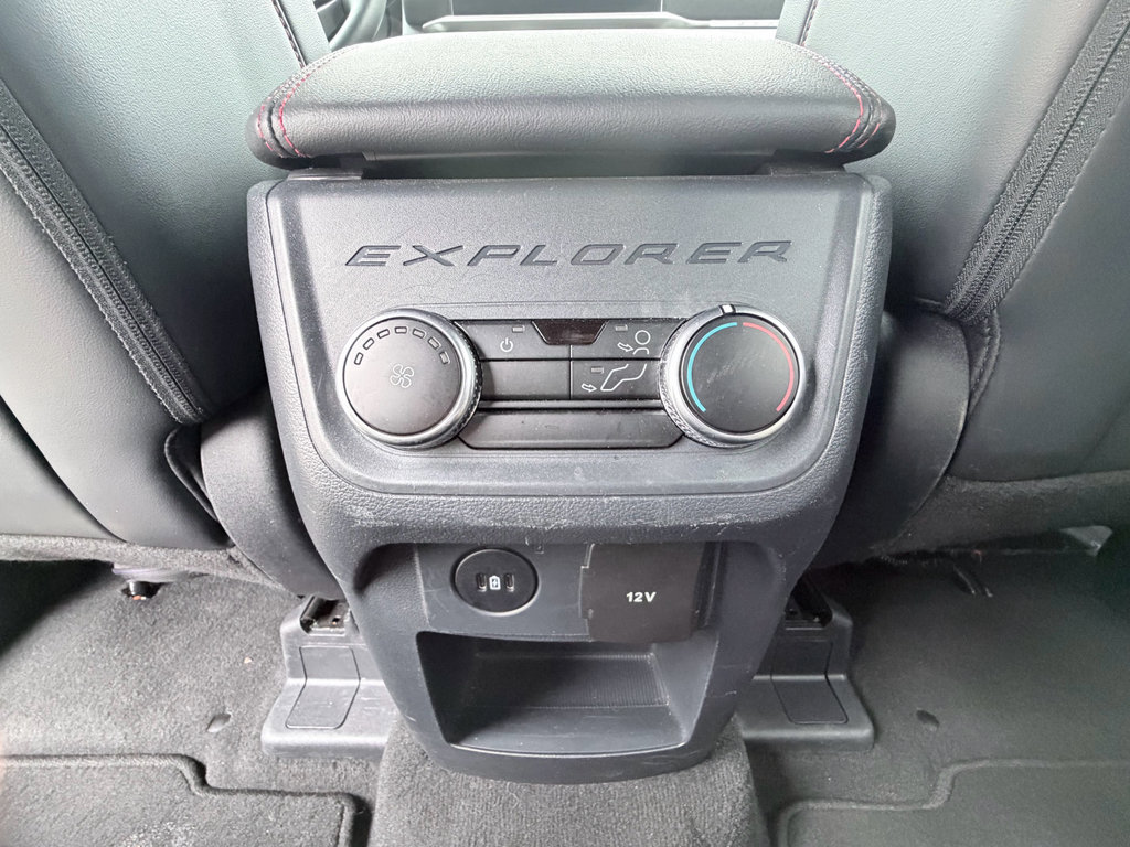 Used 2025 Ford Explorer ST-Line w/ ST-Line Street Pack AWD/4WD image 32