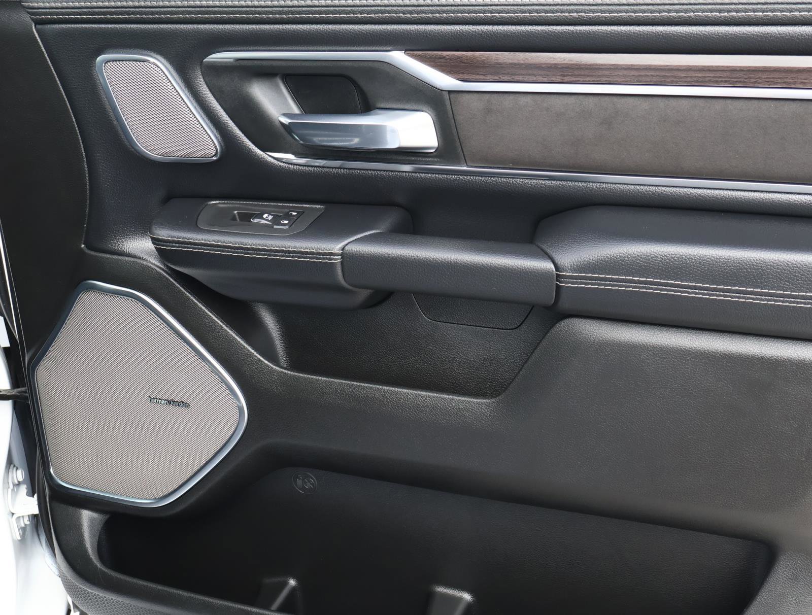 Used 2026 RAM 1500 Laramie w/ Night Edition image 17