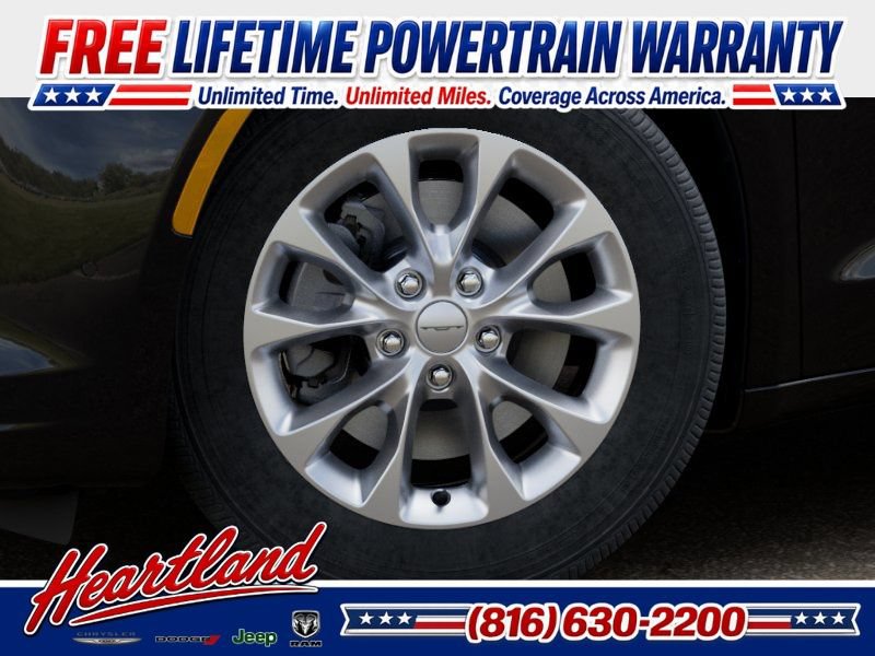 New 2027 Chrysler Pacifica Select w/ Family Tech Group AWD/4WD image 8