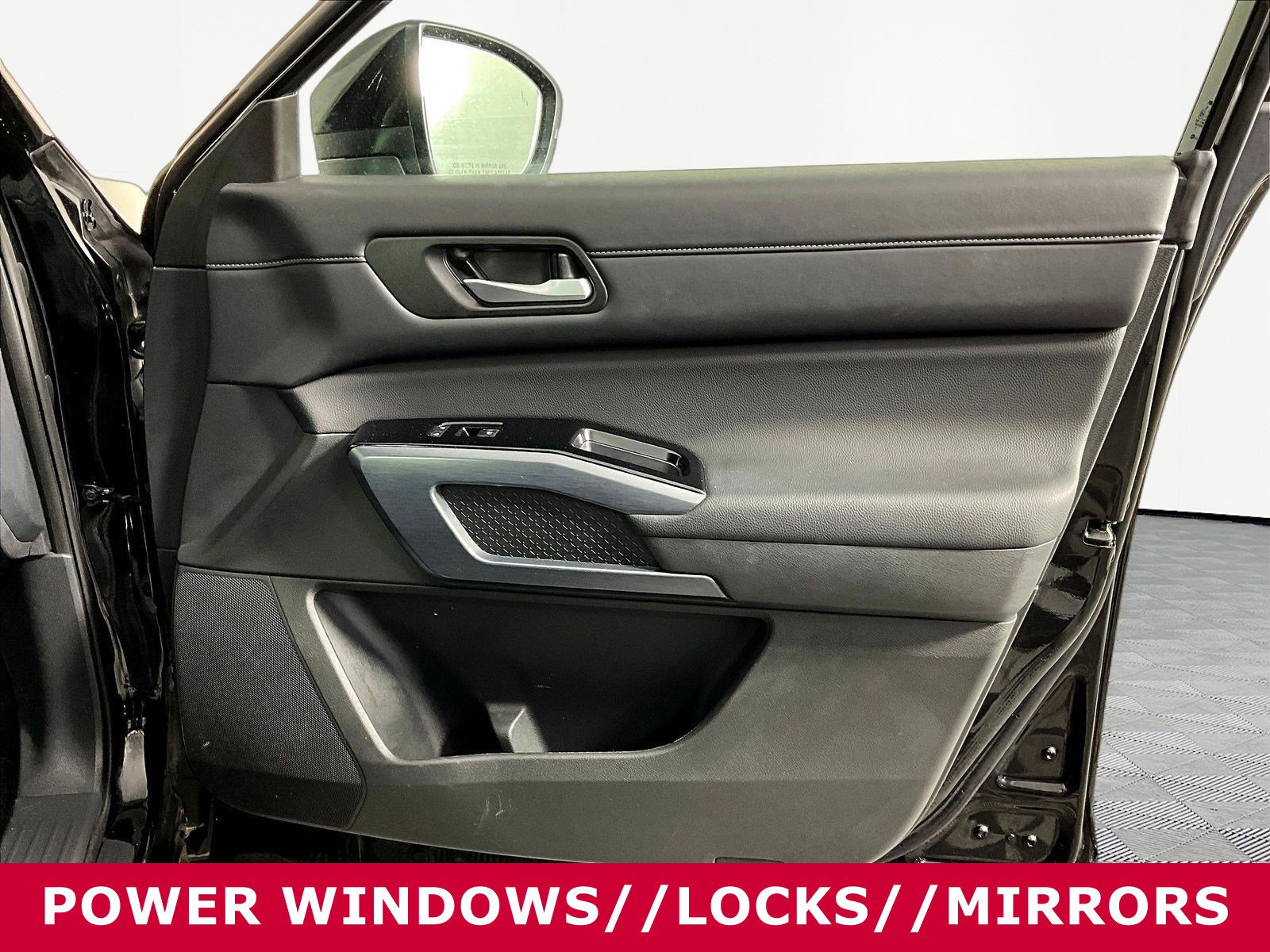 Used 2025 Nissan Pathfinder SL AWD/4WD image 27