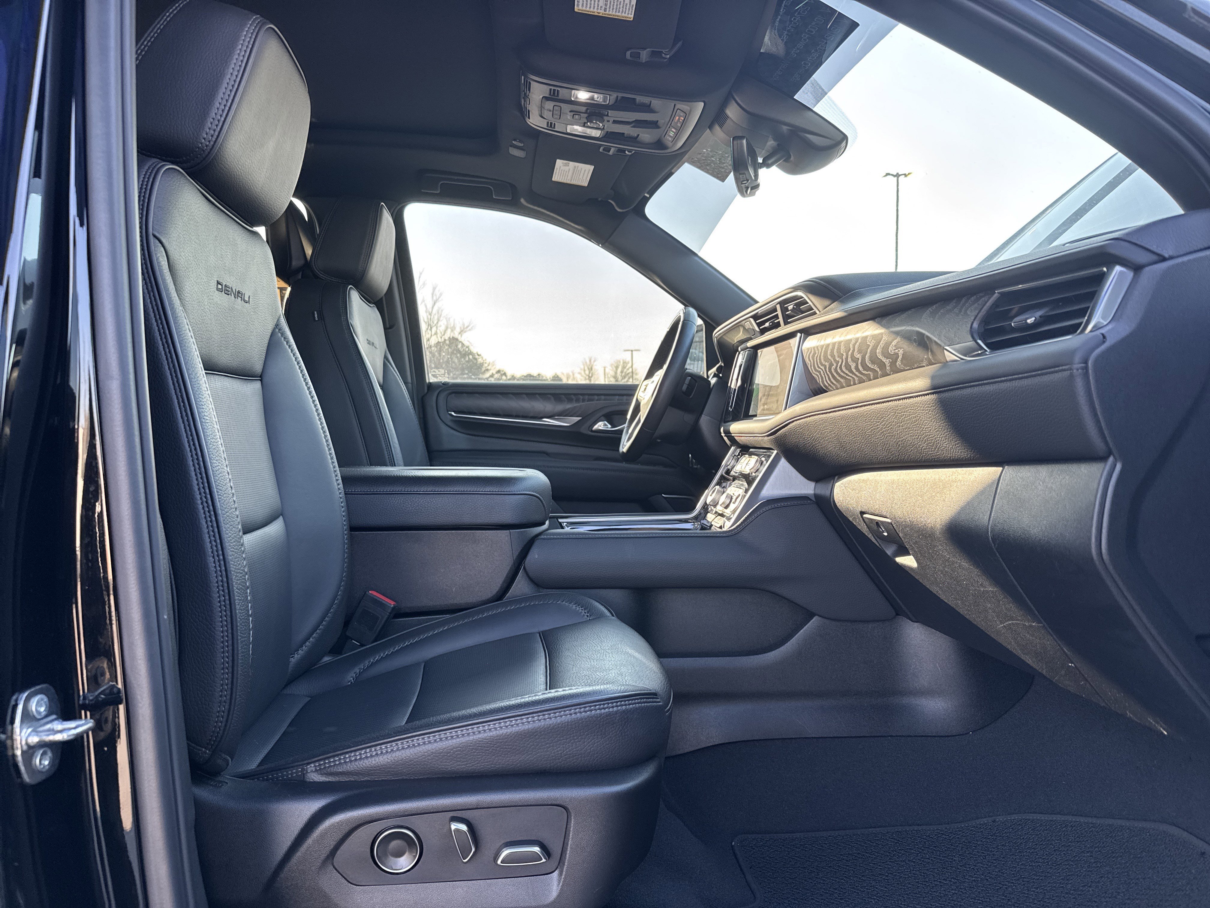 Used 2024 GMC Yukon Denali w/ Advanced Technology Package image 35