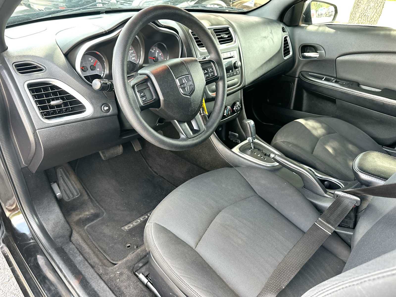 Used 2013 Dodge Avenger SE FWD image 18