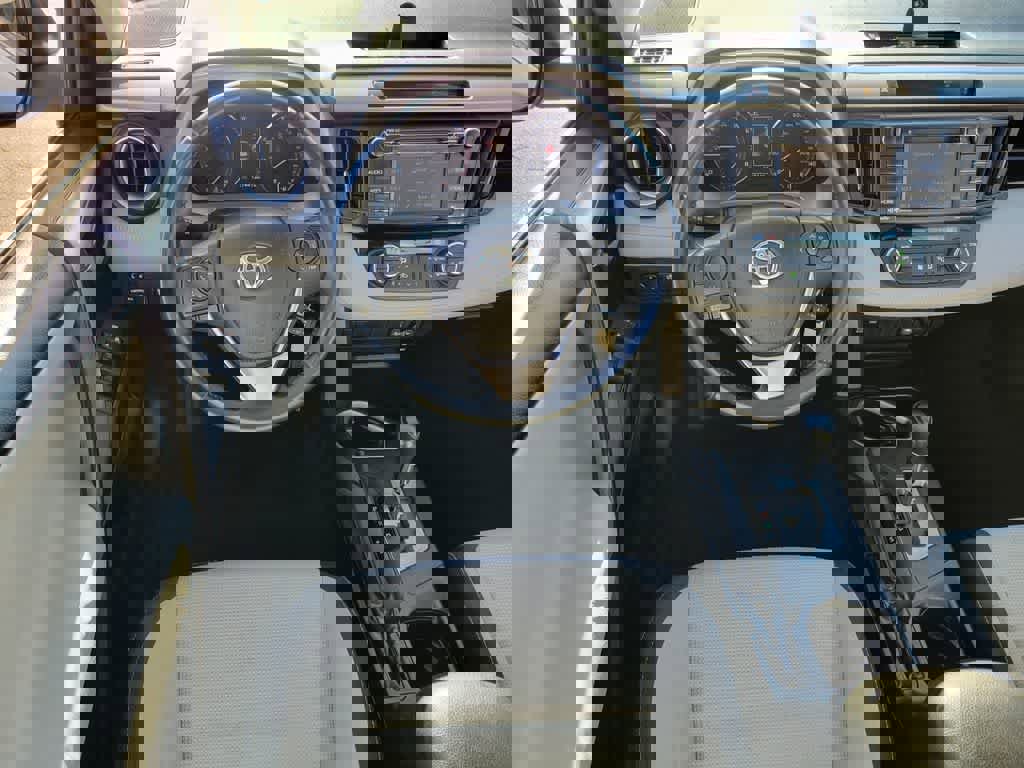 Used 2016 Toyota RAV4 XLE AWD/4WD image 14