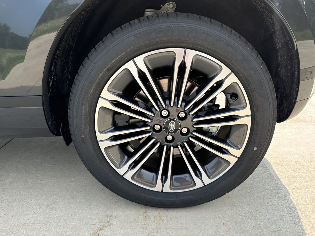 Used 2025 Land Rover Range Rover Evoque S image 25