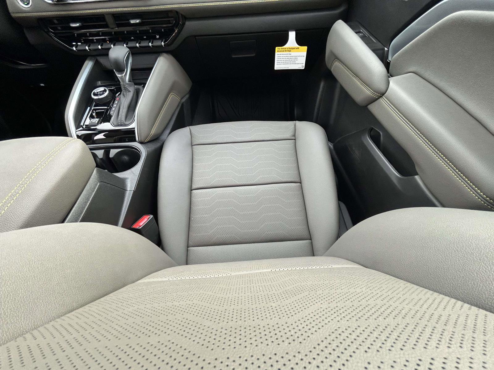 New 2026 Chevrolet Colorado ZR2 w/ ZR2 Bison Edition image 15