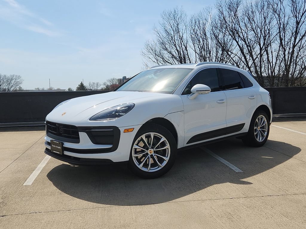 Certified 2025 Porsche Macan image 1