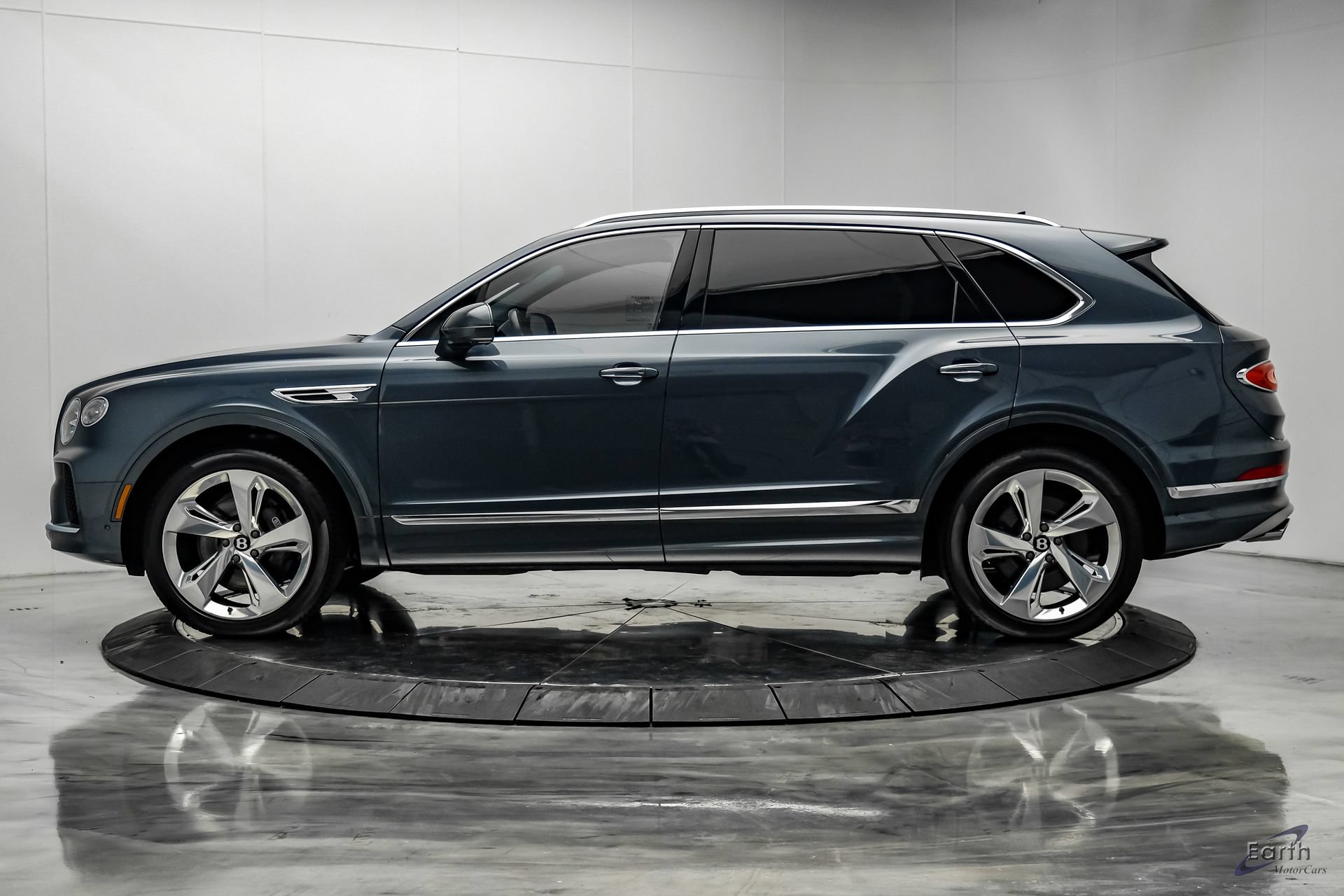 Used 2023 Bentley Bentayga Extended Wheelbase AWD/4WD image 7