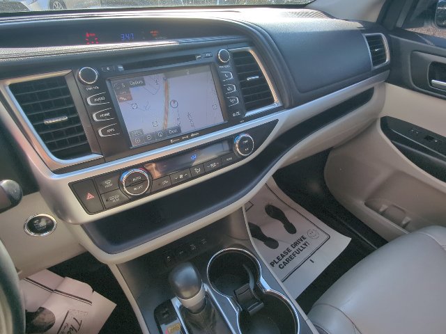 Used 2018 Toyota Highlander XLE AWD/4WD image 16