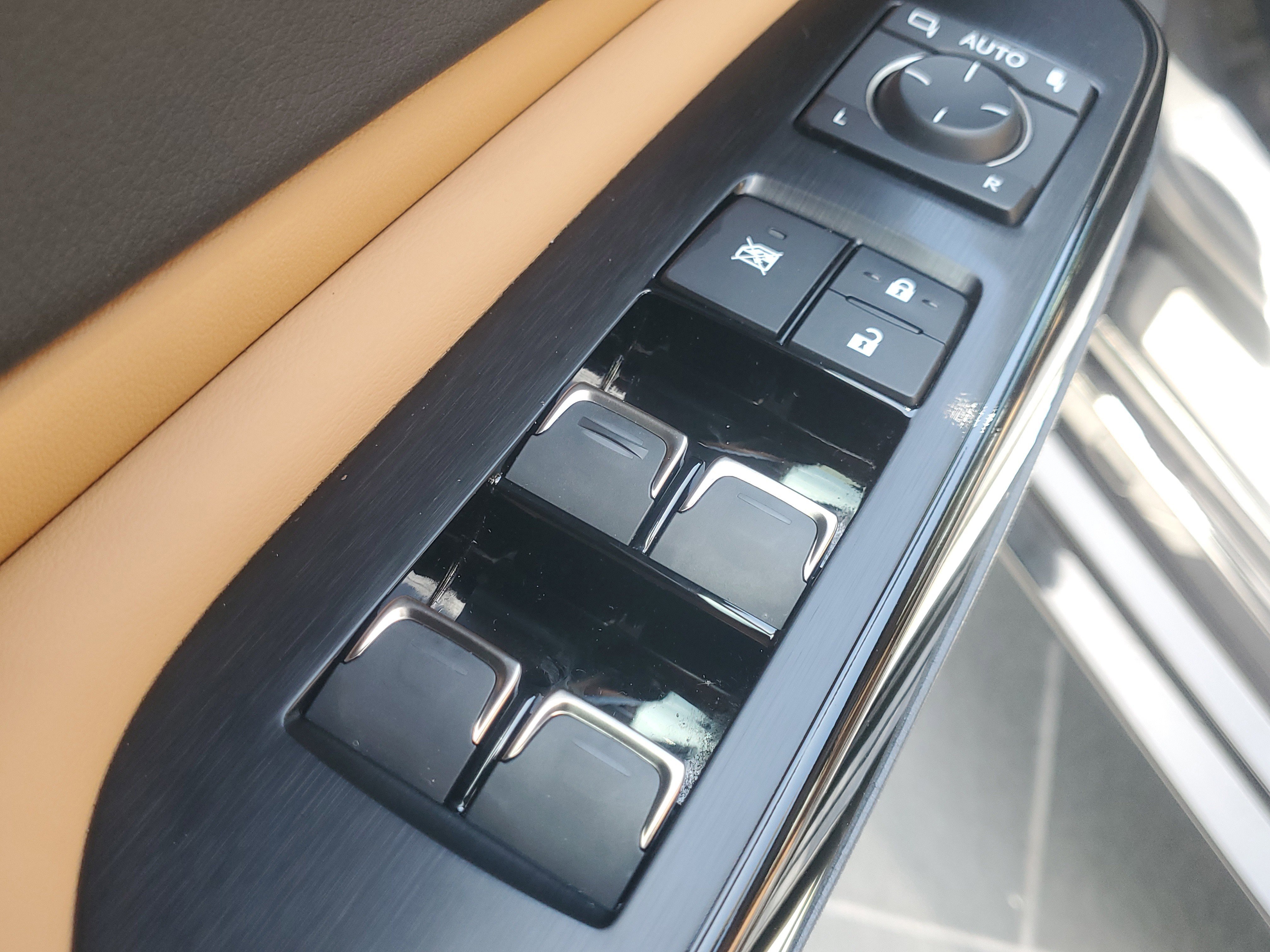 Certified 2024 Lexus ES 350 w/ Premium Package FWD image 18