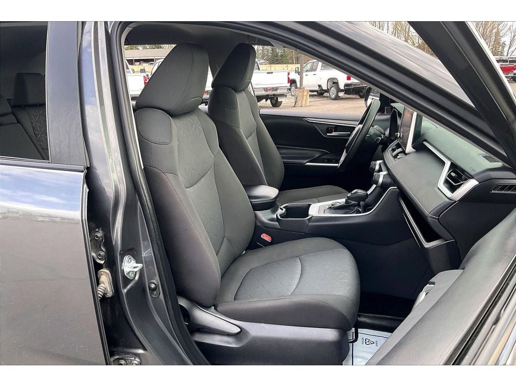 Used 2024 Toyota RAV4 XLE AWD/4WD image 8