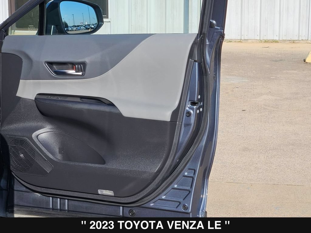 Used 2023 Toyota Venza LE AWD/4WD image 30