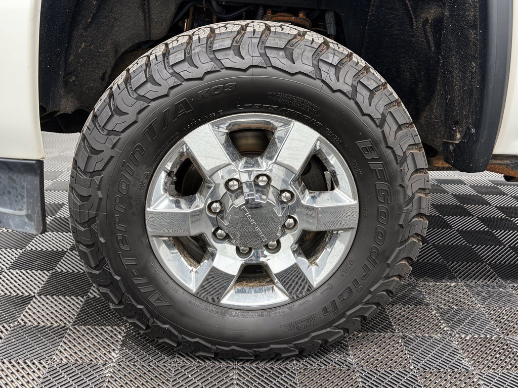 Used 2019 GMC Sierra 2500 Denali w/ Suspension Package, Off-Road AWD/4WD image 13