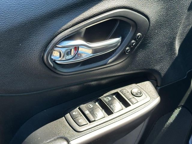Used 2019 Jeep Cherokee Limited AWD/4WD image 15