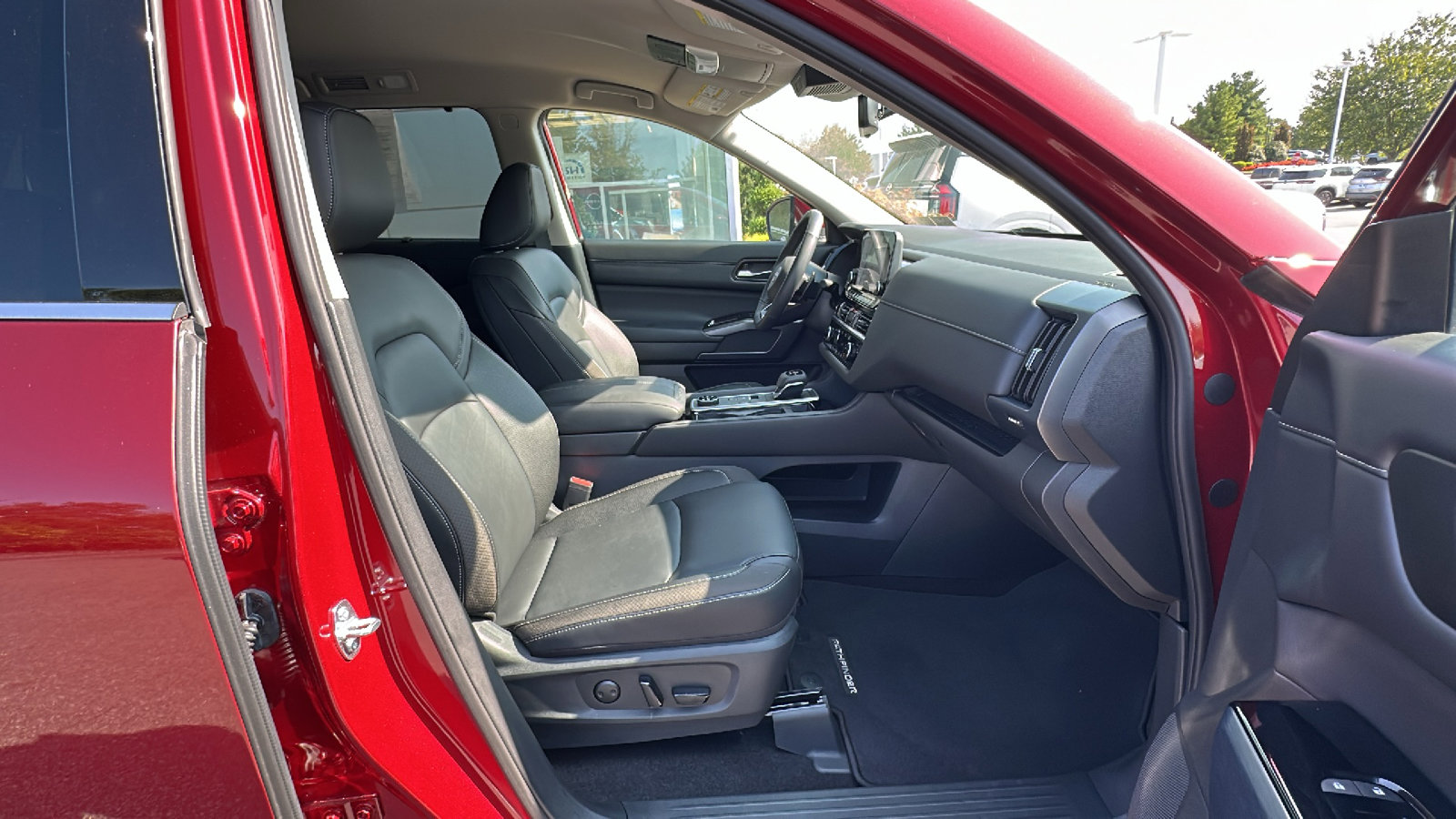 Certified 2025 Nissan Pathfinder SL image 22