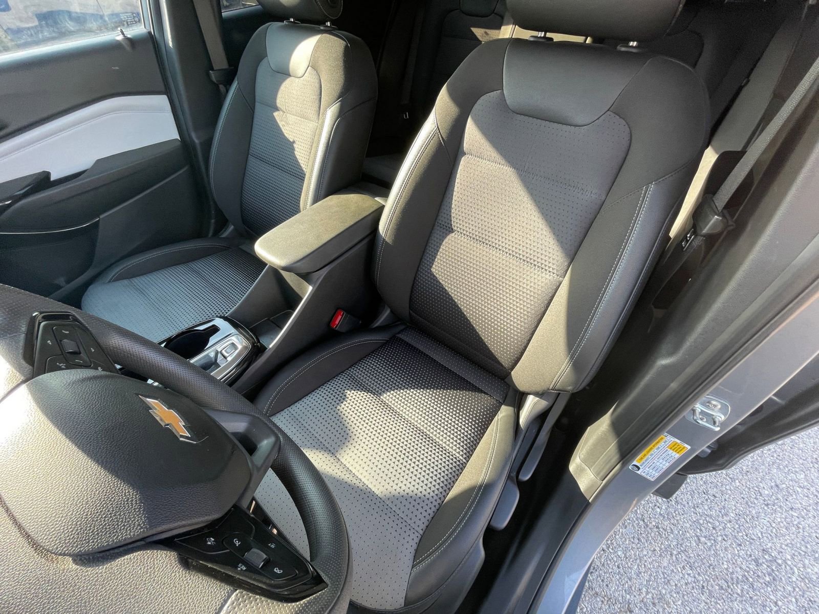 Used 2025 Chevrolet Trax LT image 35