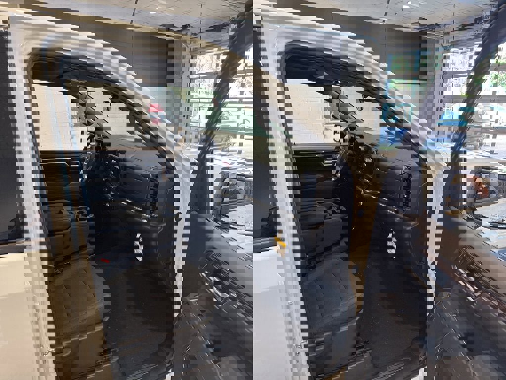 New 2025 GMC Sierra 1500 Elevation image 12