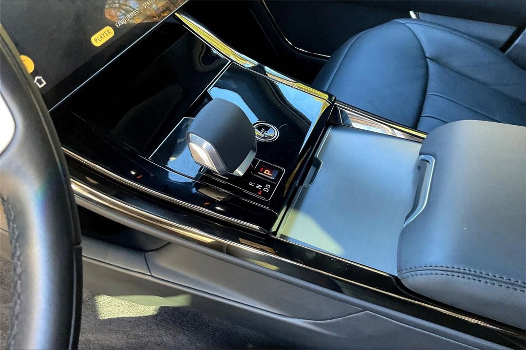 Used 2025 Land Rover Range Rover Sport image 17