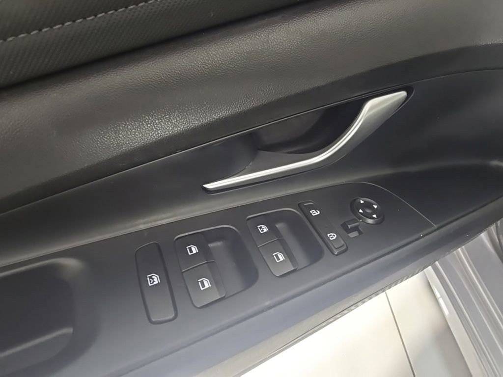 Used 2022 Hyundai Elantra Limited image 13