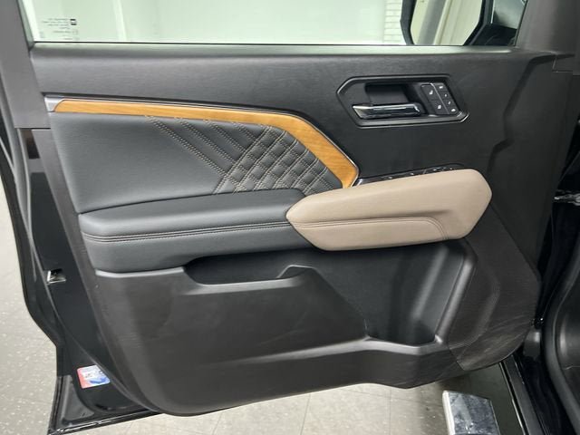 Certified 2025 GMC Canyon Denali AWD/4WD image 22