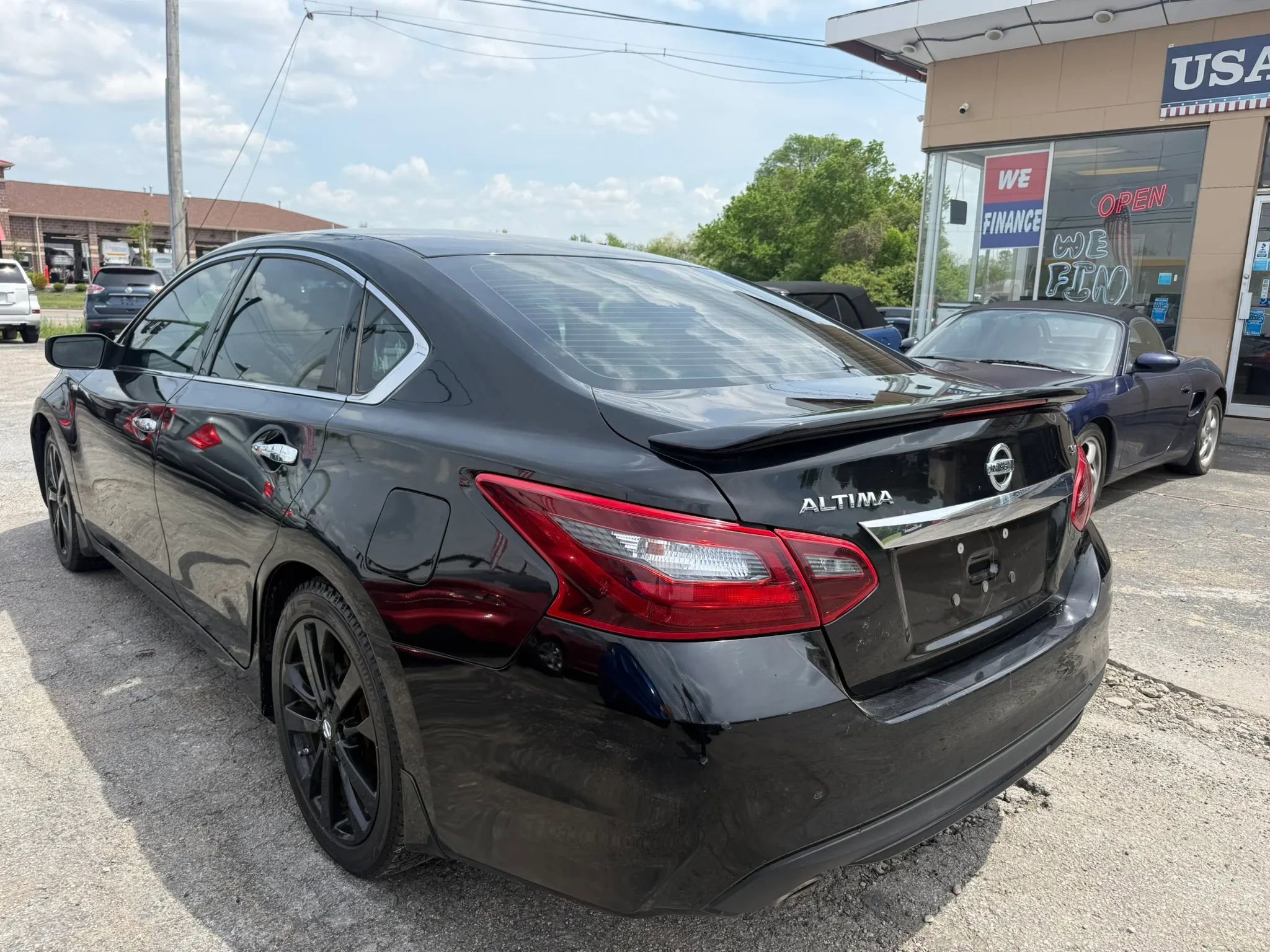 Used 2017 Nissan Altima 2.5 SR w/ Midnight Edition Package FWD image 4