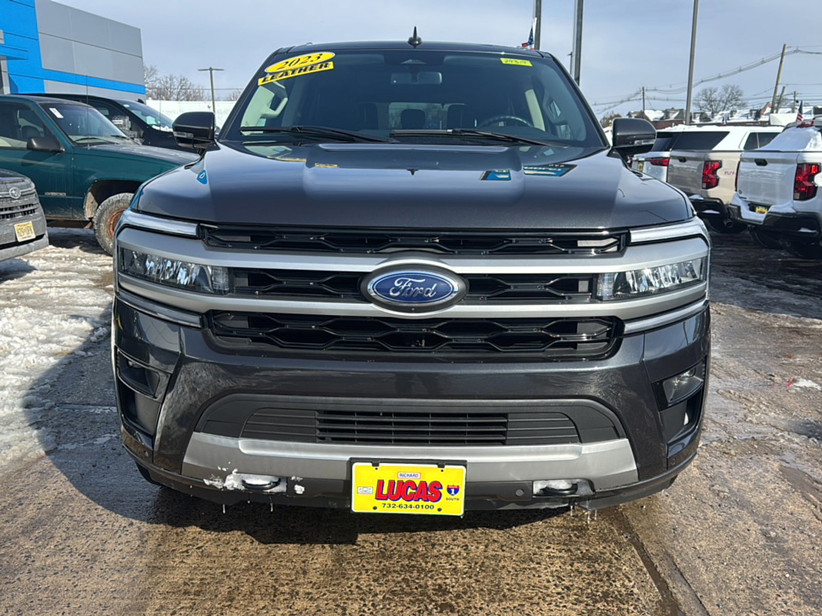 Used 2023 Ford Expedition XLT image 3