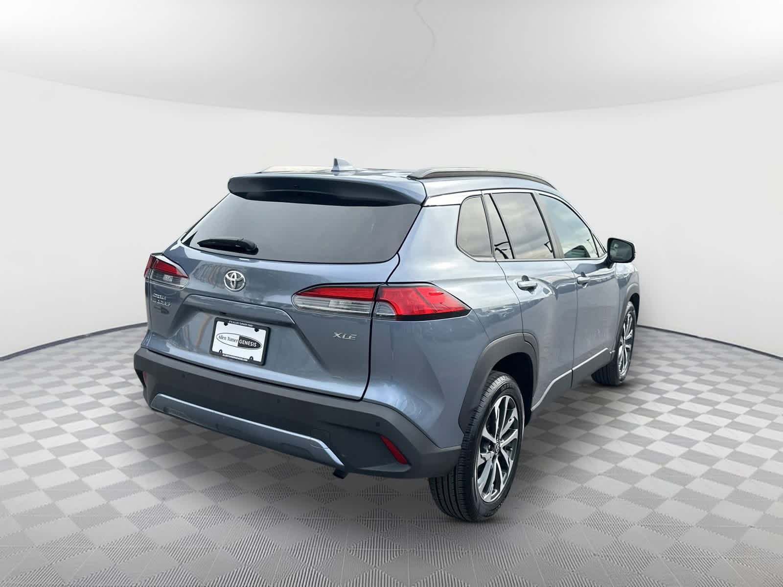 Used 2024 Toyota Corolla Cross XLE FWD image 6