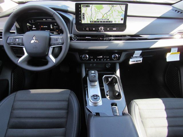 New 2025 Mitsubishi Outlander SE image 10
