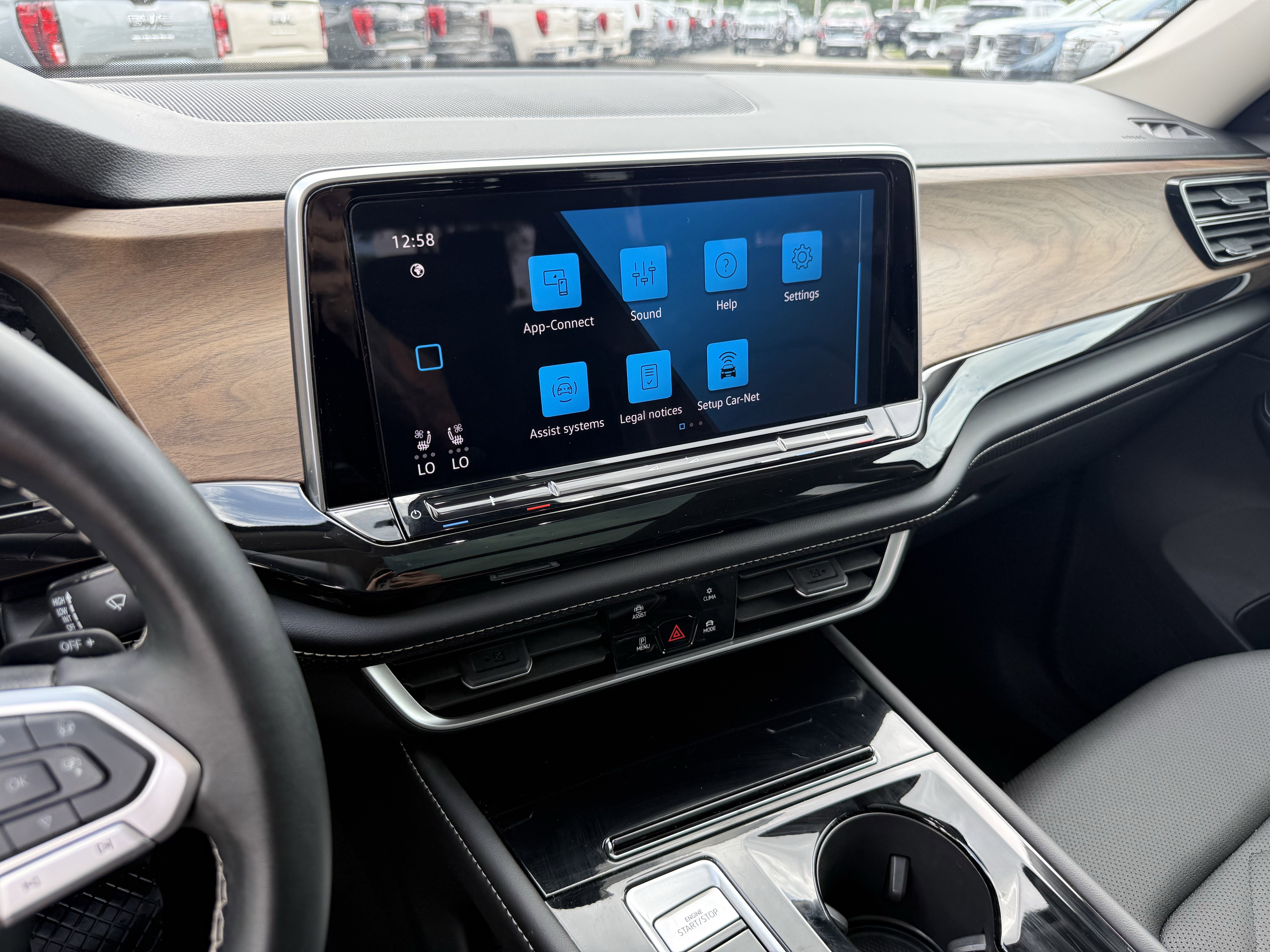 Used 2025 Volkswagen Atlas SE image 19