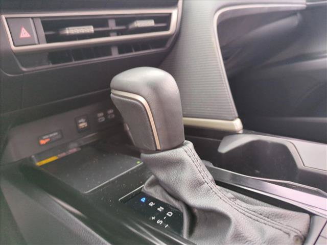 Used 2025 Toyota Camry SE w/ Convenience Package FWD image 13