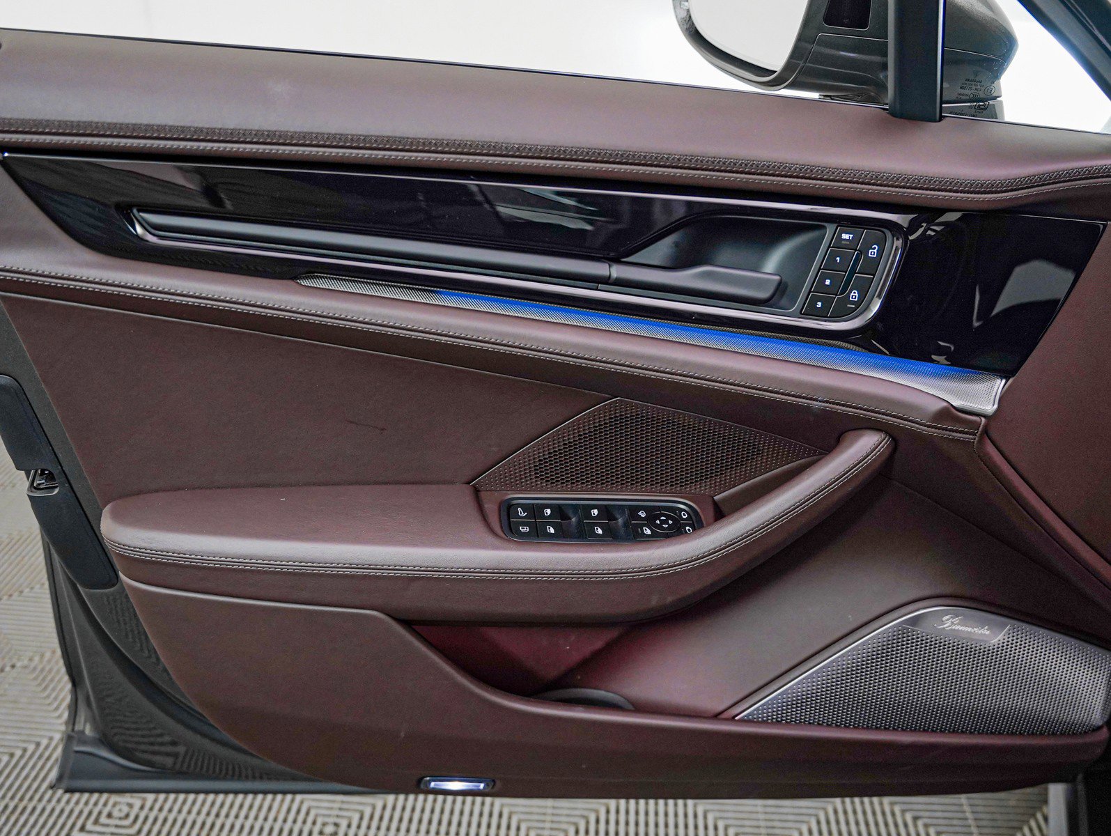 Certified 2025 Porsche Panamera 4S image 25