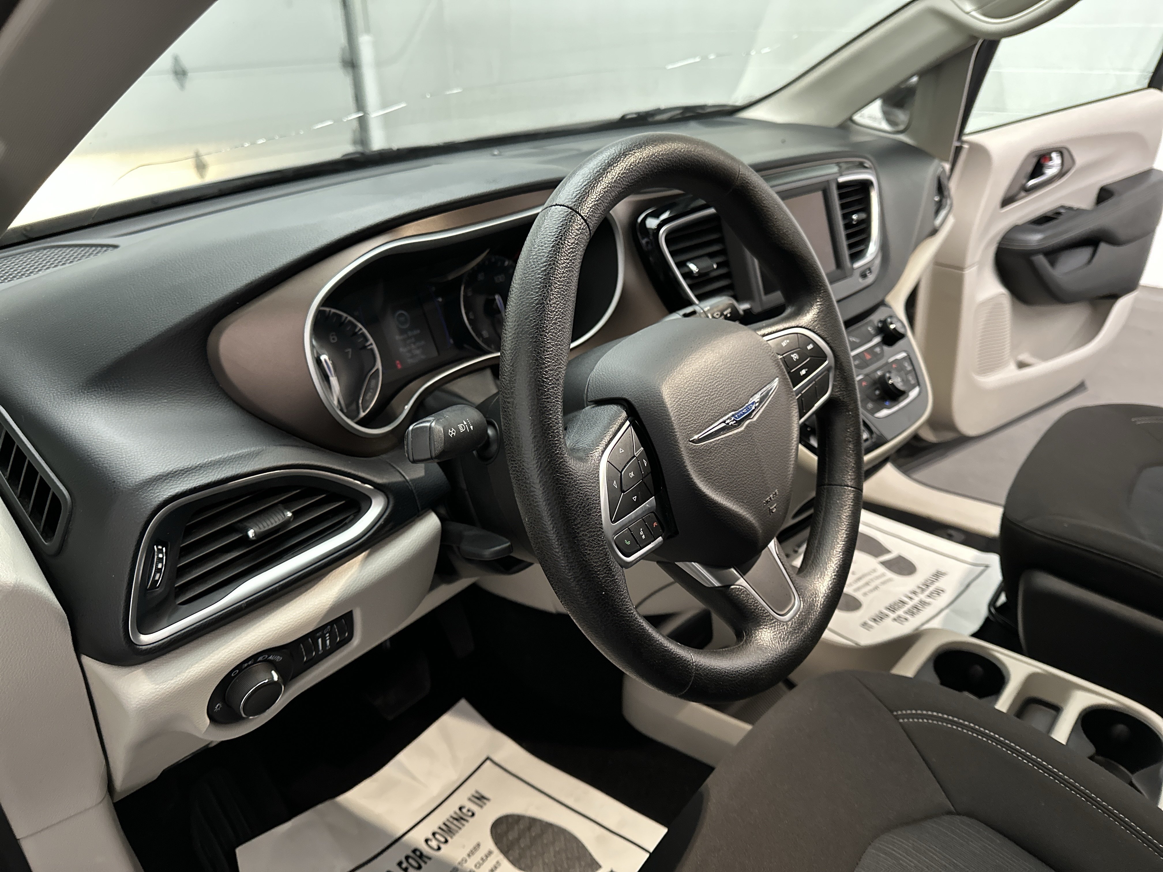 Used 2021 Chrysler Voyager LX FWD image 16