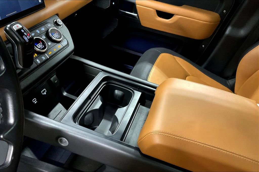 Used 2023 Land Rover Defender 130 X-Dynamic SE image 18