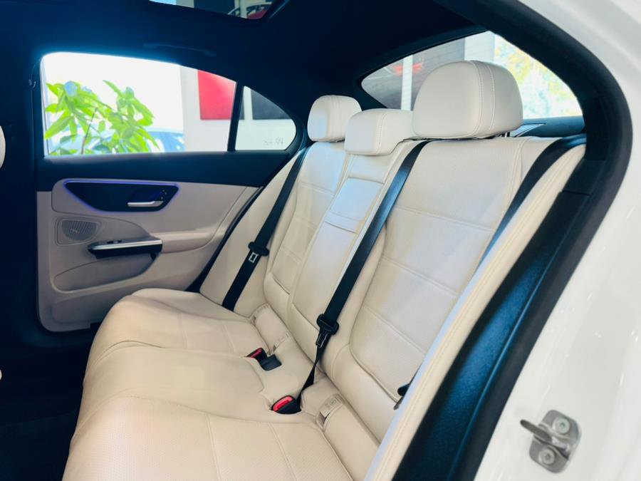 Used 2025 Mercedes-Benz C 300 4MATIC Sedan image 17