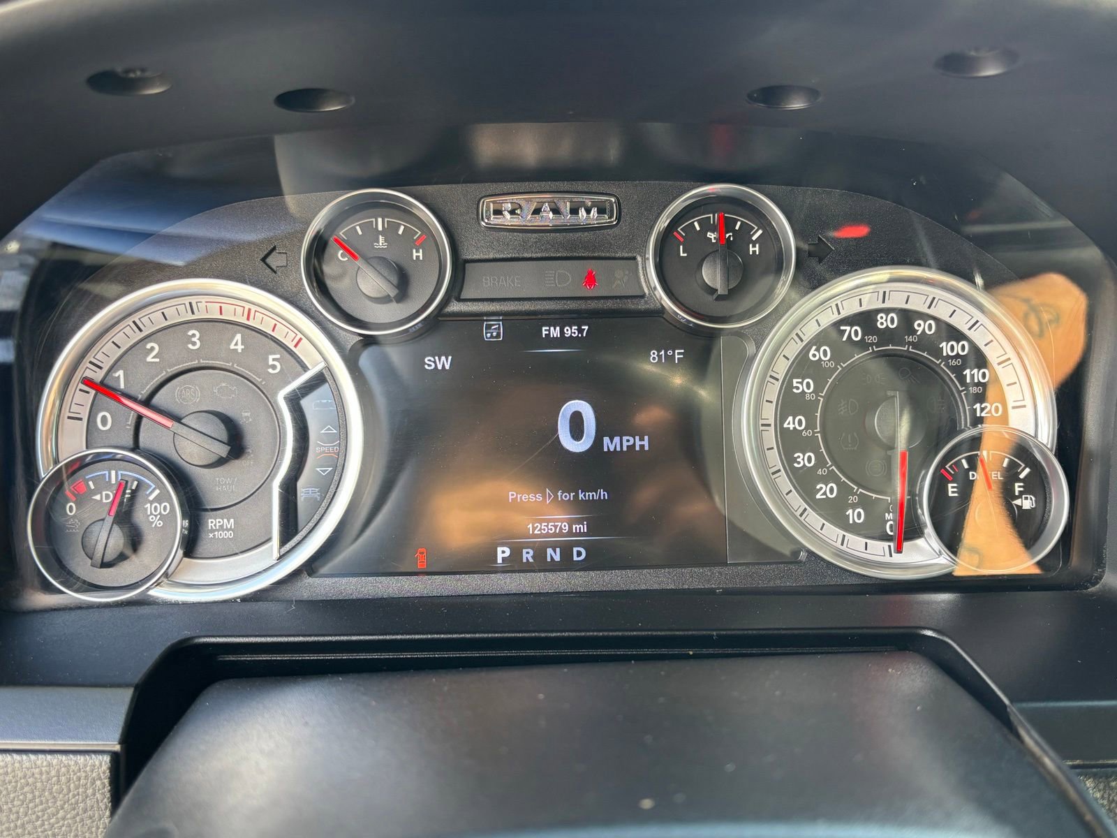 Used 2015 RAM 3500 Laramie w/ Convenience Group AWD/4WD image 16