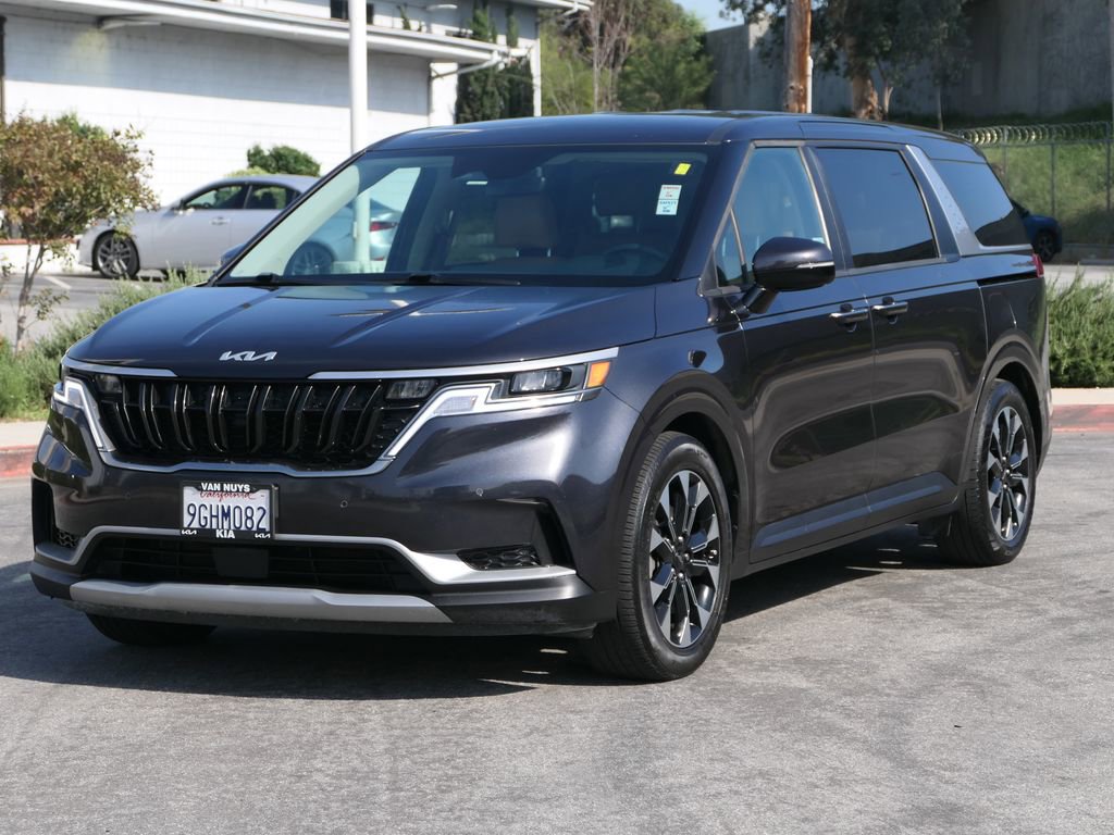 Used 2024 Kia Carnival EX image 7