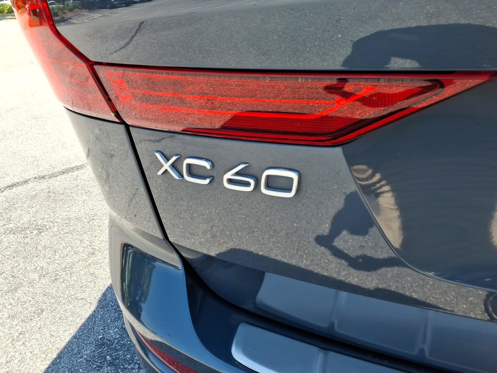 Used 2020 Volvo XC60 T6 Momentum AWD/4WD image 5