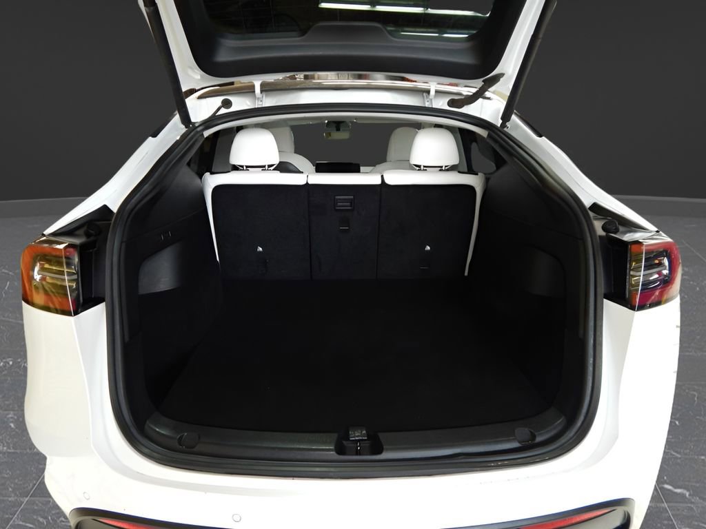 Used 2022 Tesla Model Y Long Range image 7