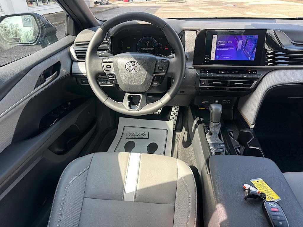 Certified 2025 Toyota Camry SE w/ Convenience Package image 19