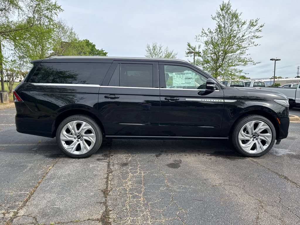 New 2025 Lincoln Navigator L Reserve AWD/4WD image 5
