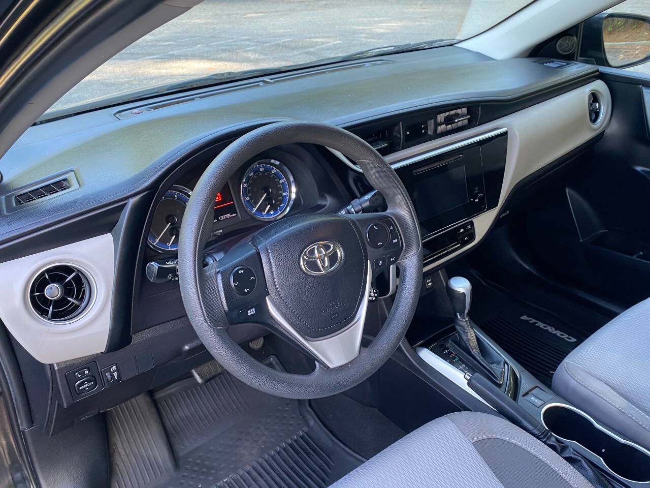 Used 2019 Toyota Corolla LE FWD image 12