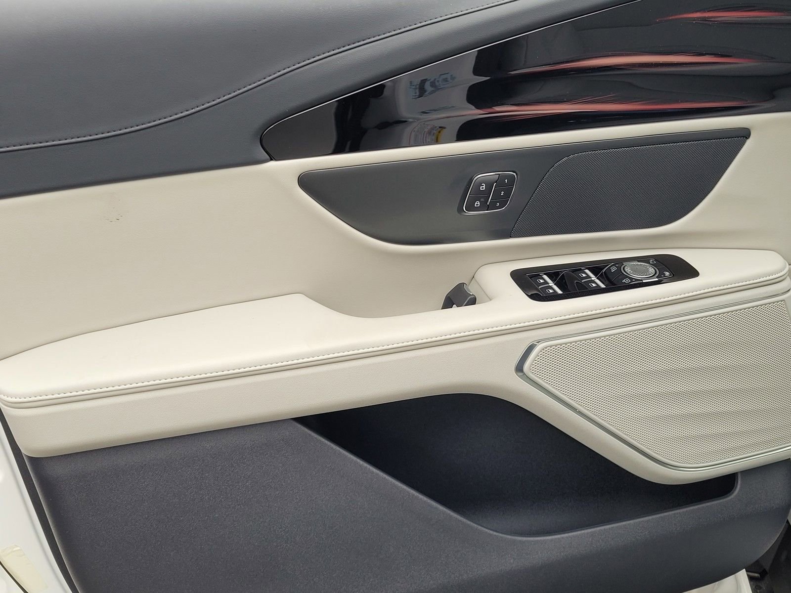 New 2026 Lincoln Nautilus Premier w/ Jet Appearance Package image 10