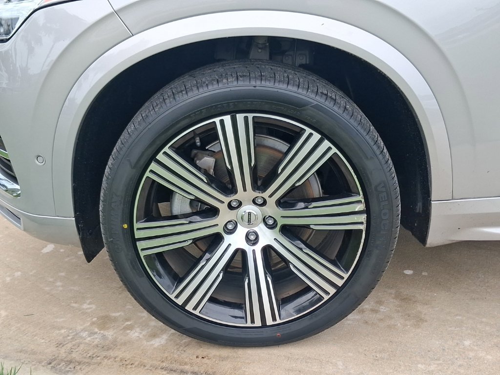 Used 2024 Volvo XC90 B5 Plus w/ Protection Package Premier AWD/4WD image 3