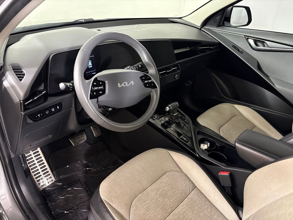 Used 2023 Kia Niro SX Touring FWD image 16