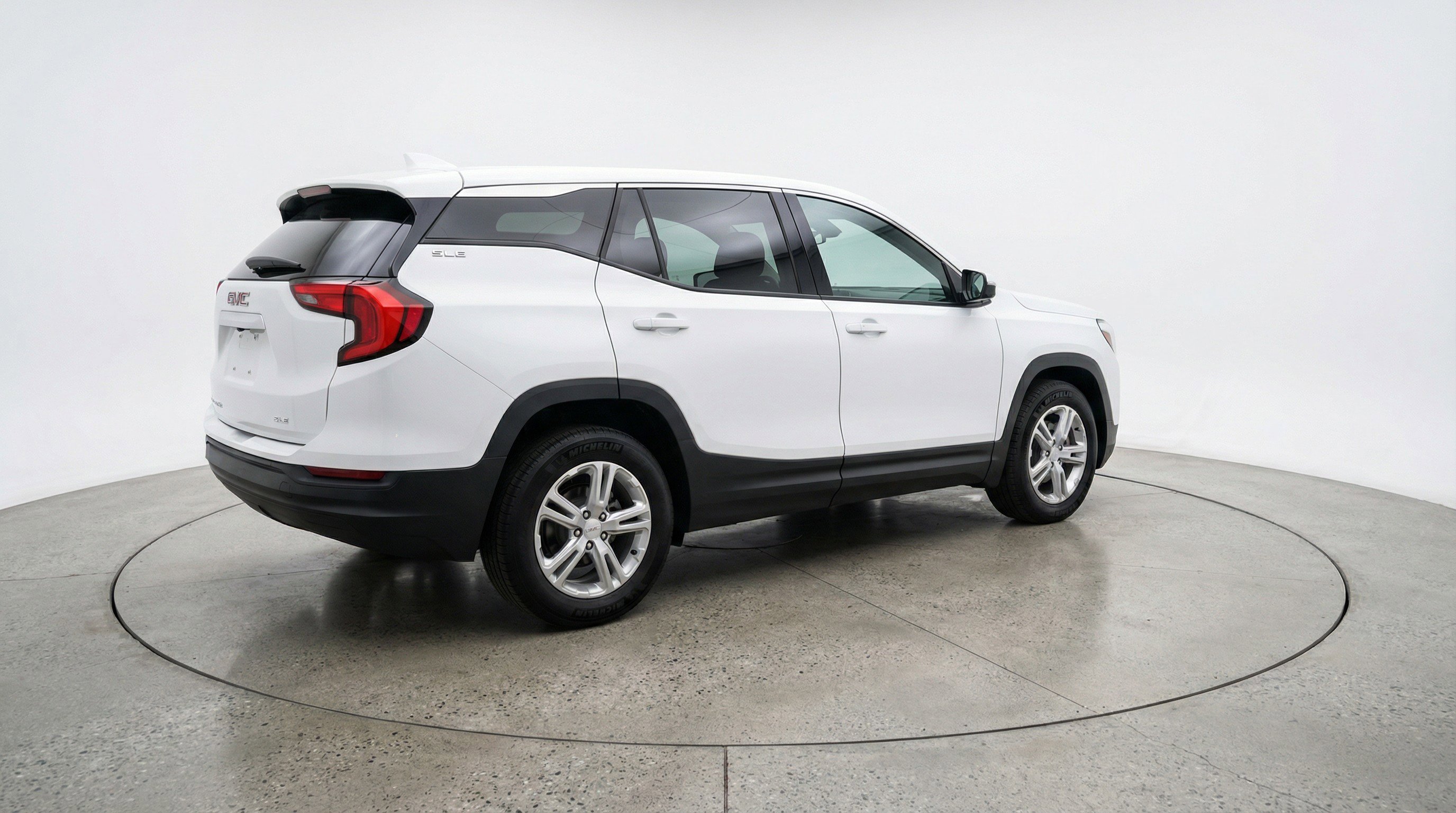 Used 2024 GMC Terrain SLE image 9