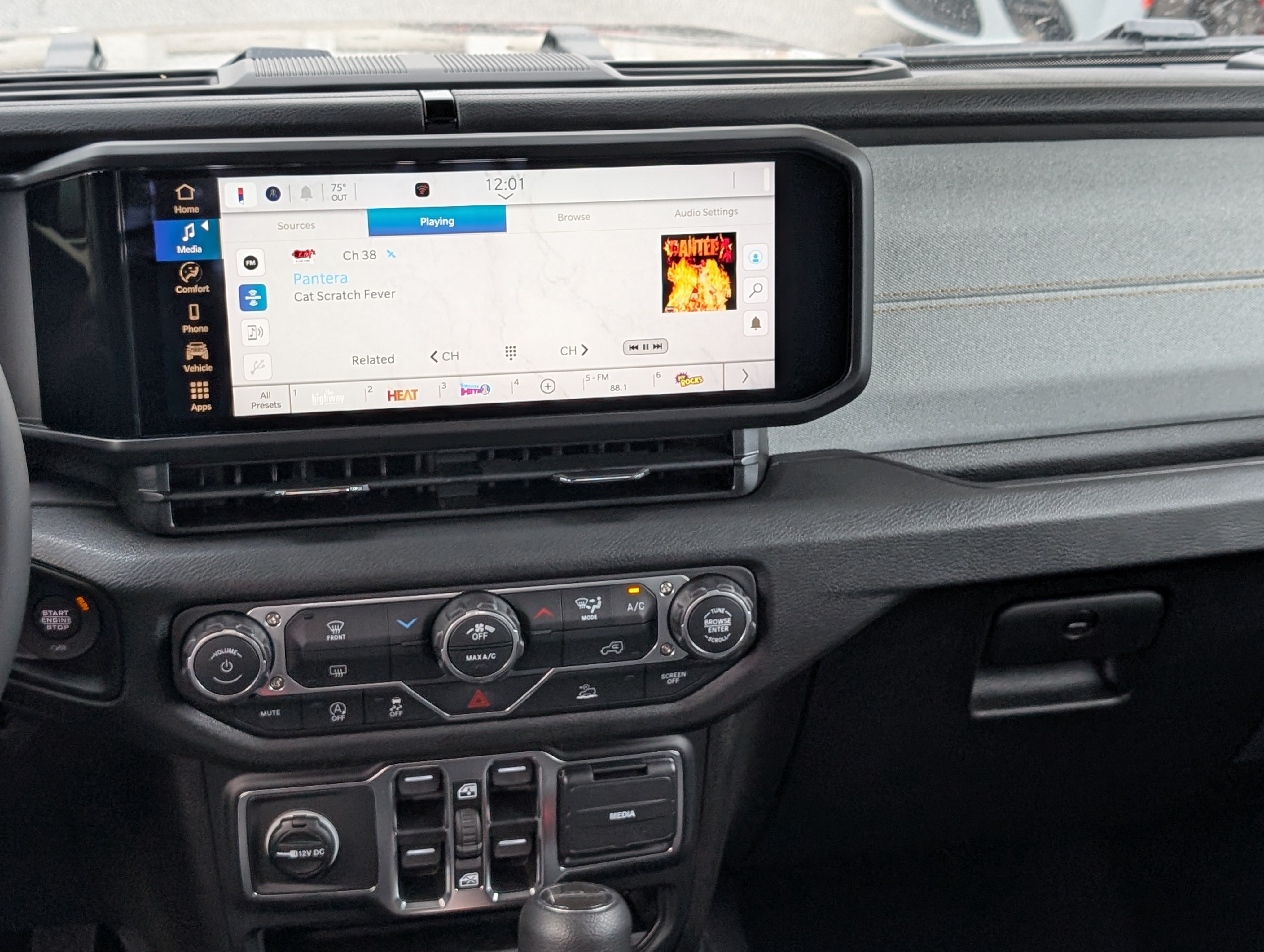 New 2026 Jeep Gladiator Sport AWD/4WD image 15