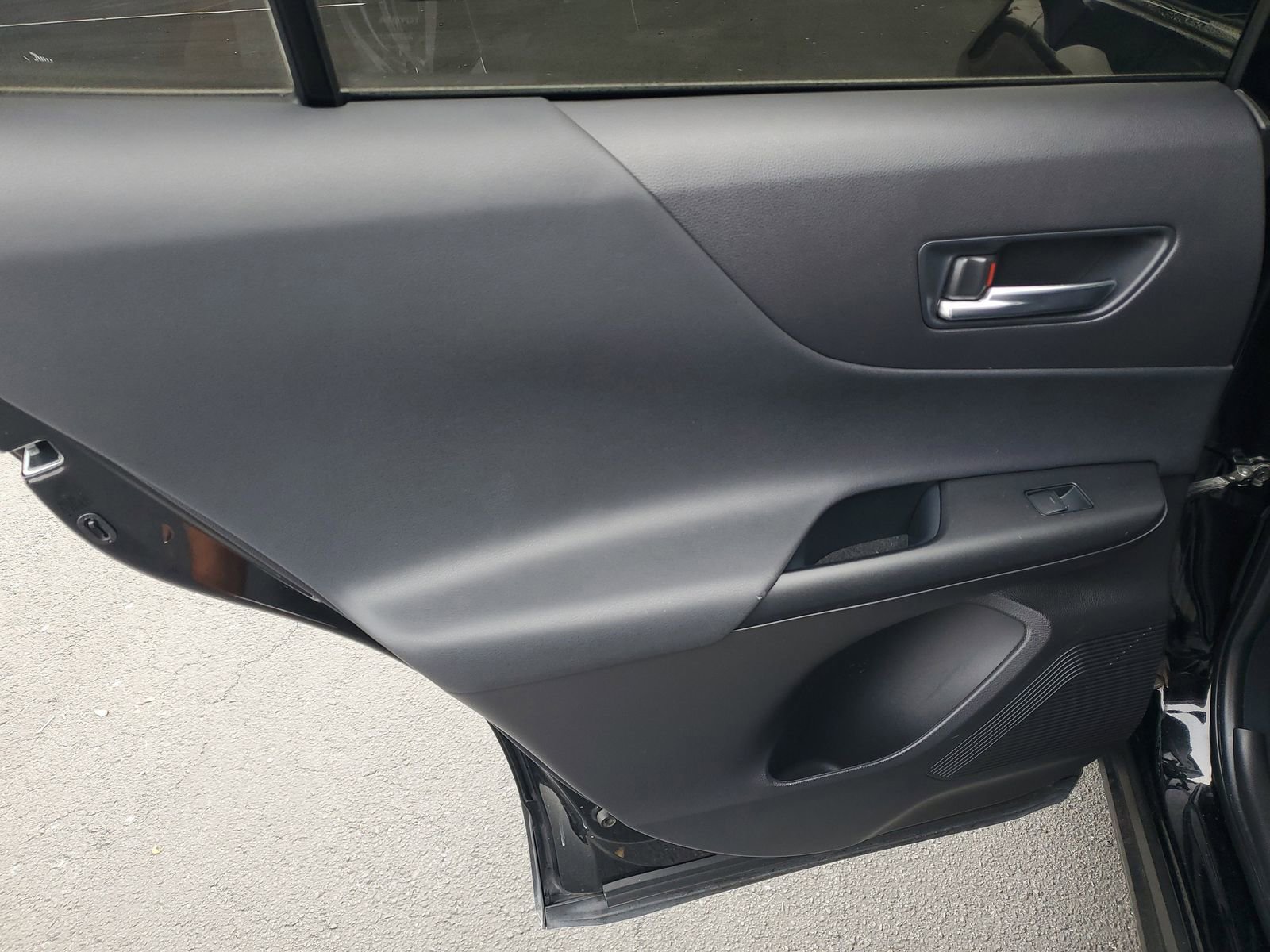 Used 2022 Toyota Venza LE image 10