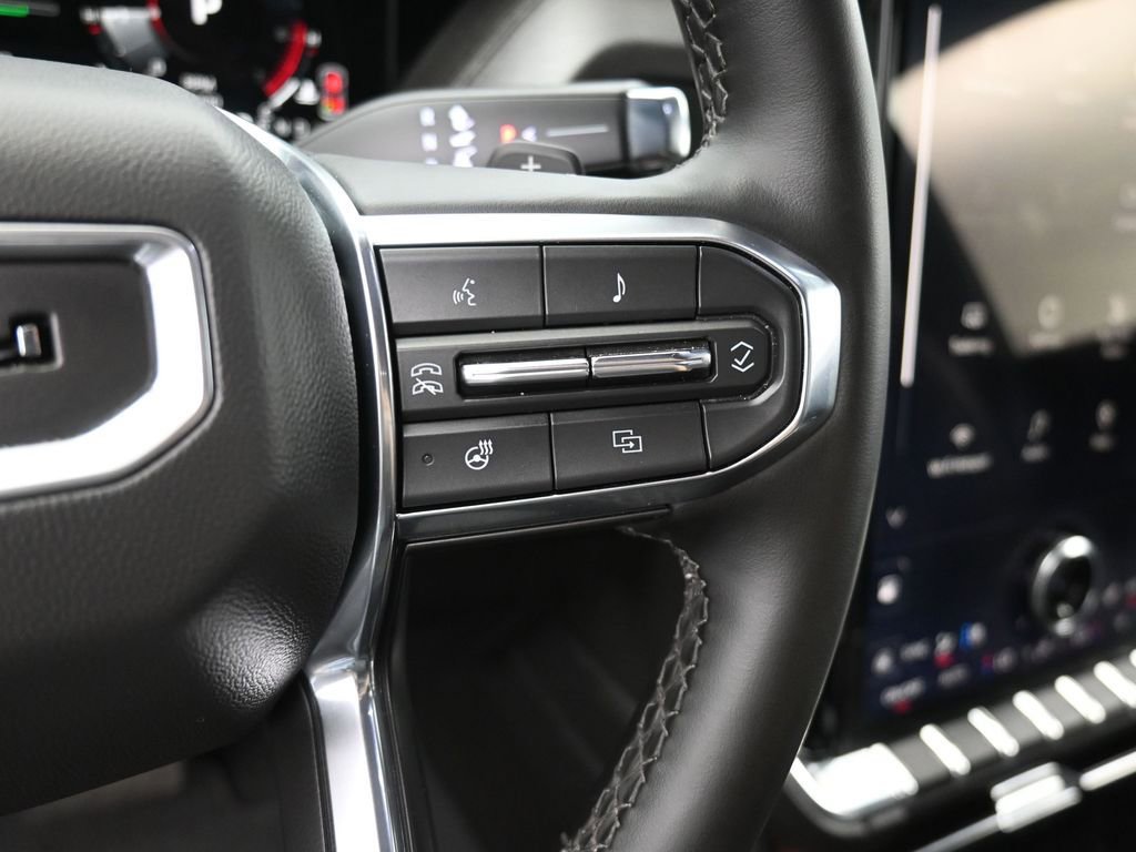 Used 2025 GMC Yukon Denali image 6