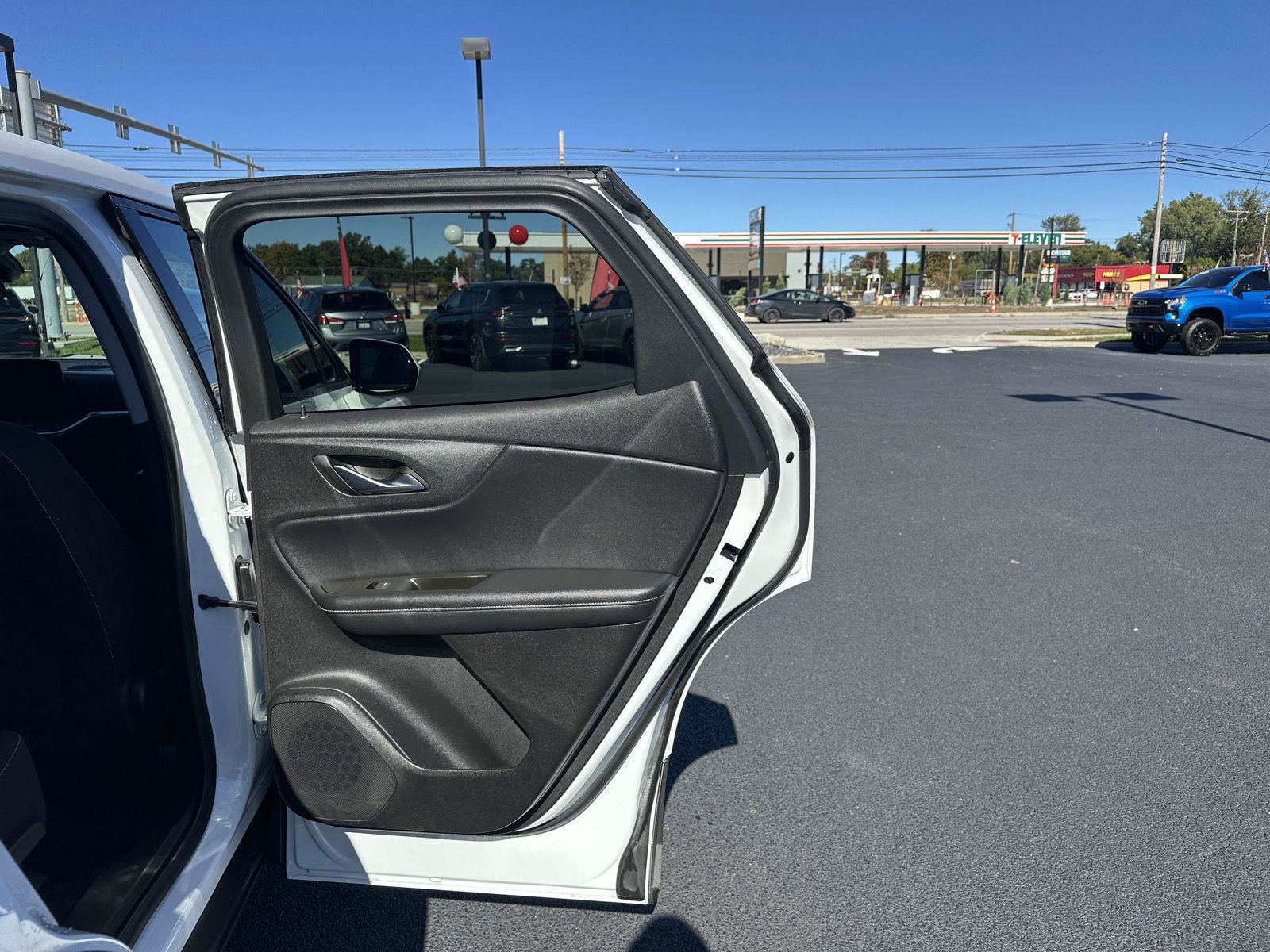 Used 2025 Chevrolet Blazer LT FWD image 25