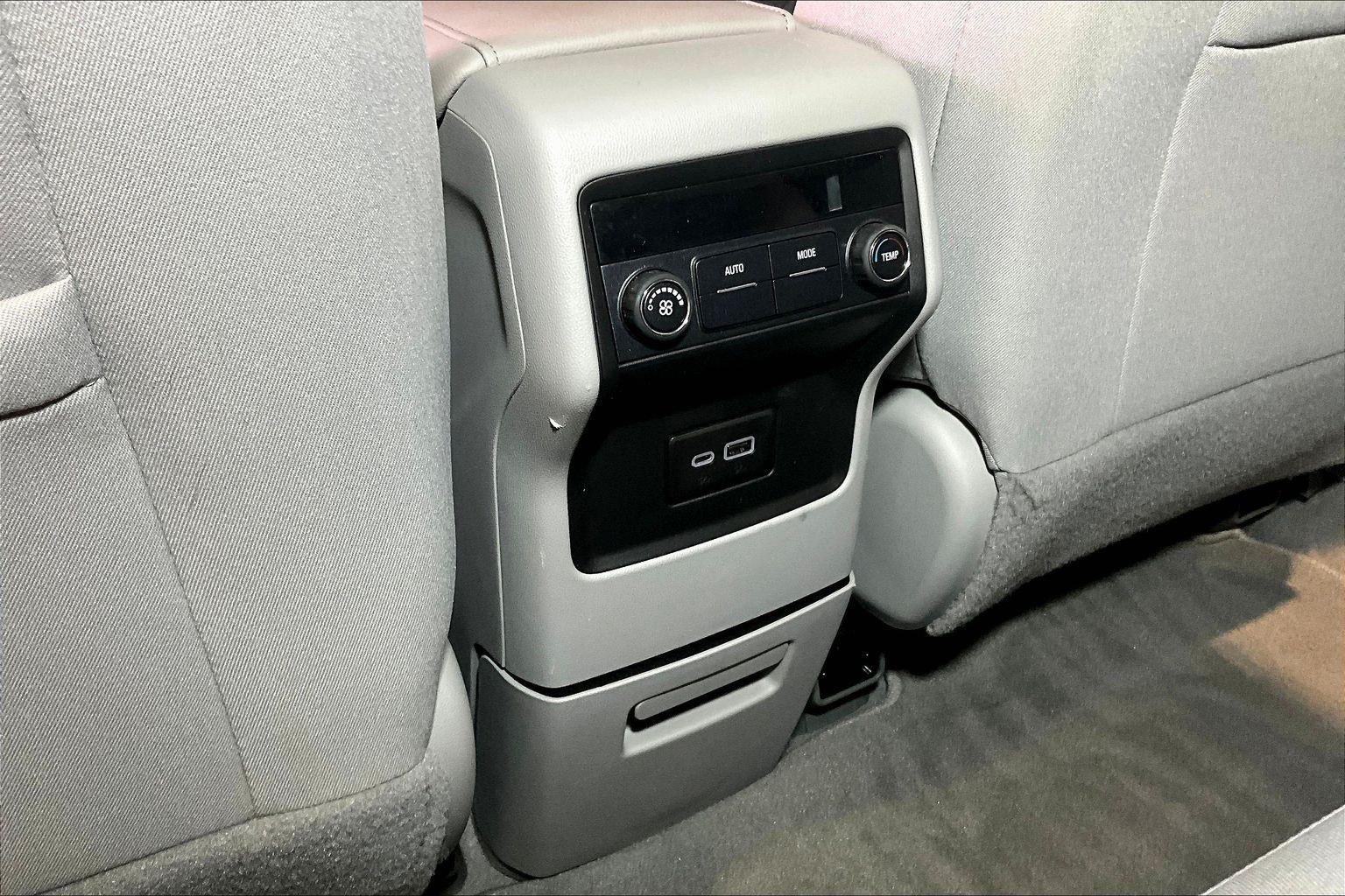 Used 2020 GMC Acadia SLE AWD/4WD image 11
