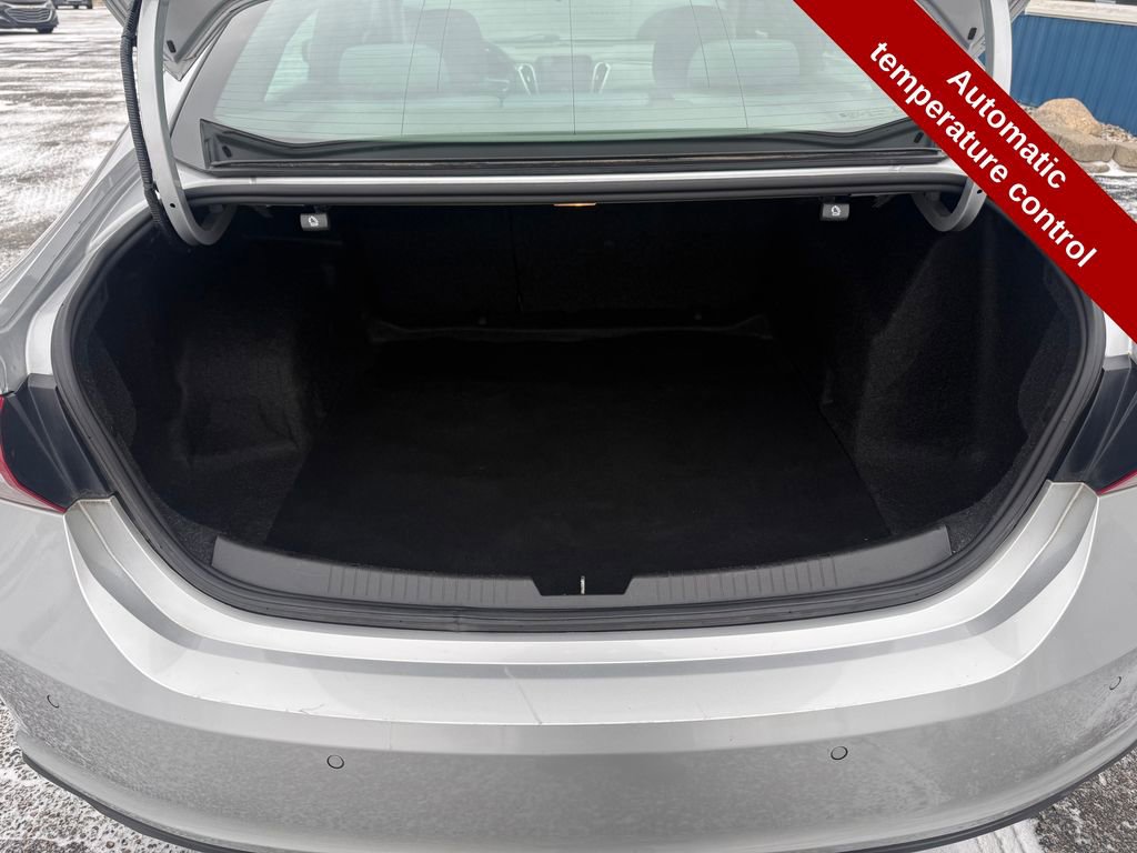 Used 2021 Chevrolet Malibu LT image 31